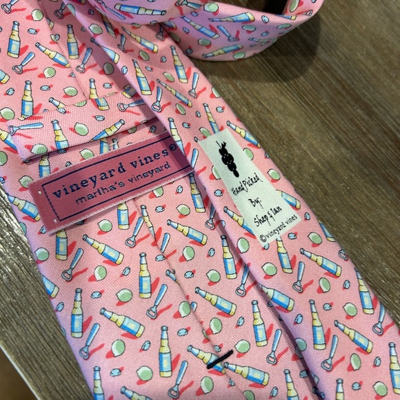 New vineyard vines beer tie limes - Picture 3 of 3